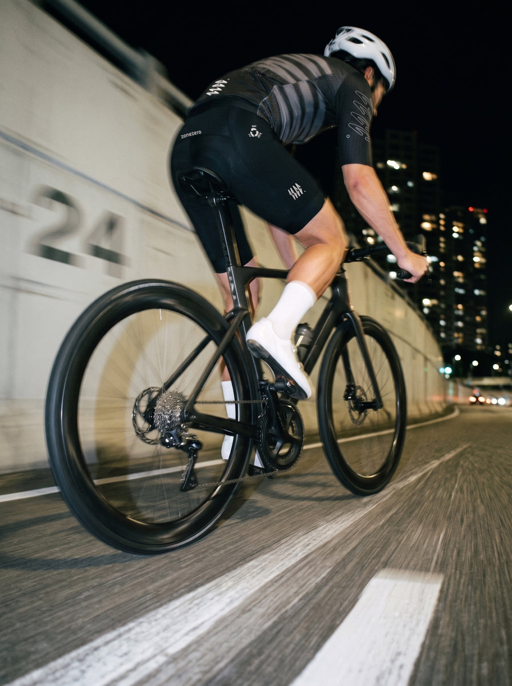 Velo Streak Pro Jersey — Black, lifestyle 2
