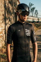Summer Essential Pro Jersey - Black, lifestyle